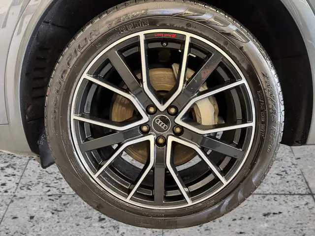 Audi Q5 view 8