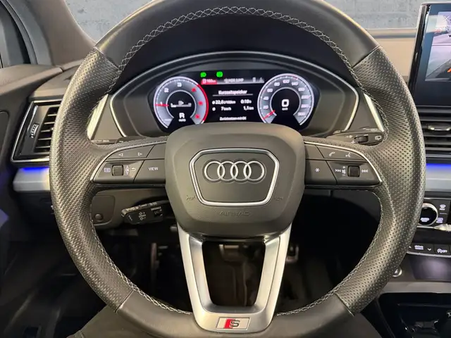 Audi Q5 view 10
