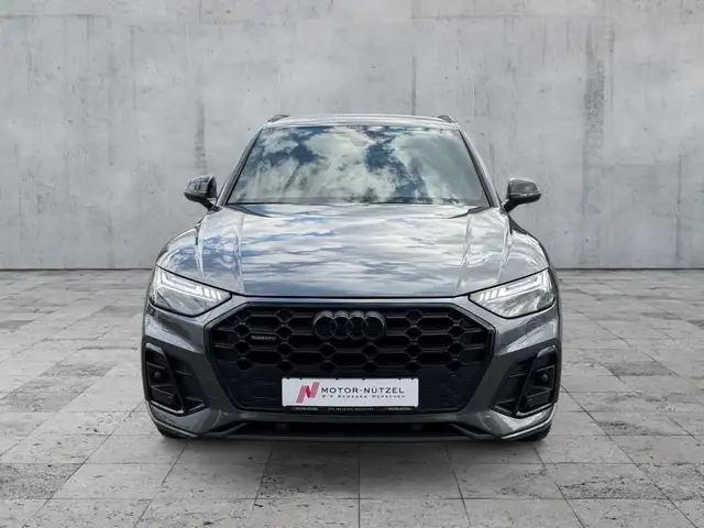 Audi Q5 view 3
