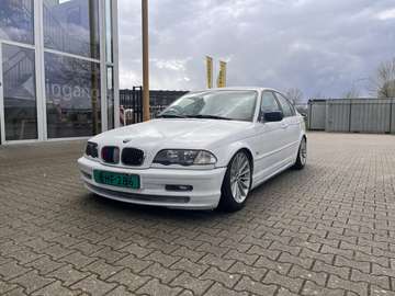 320i