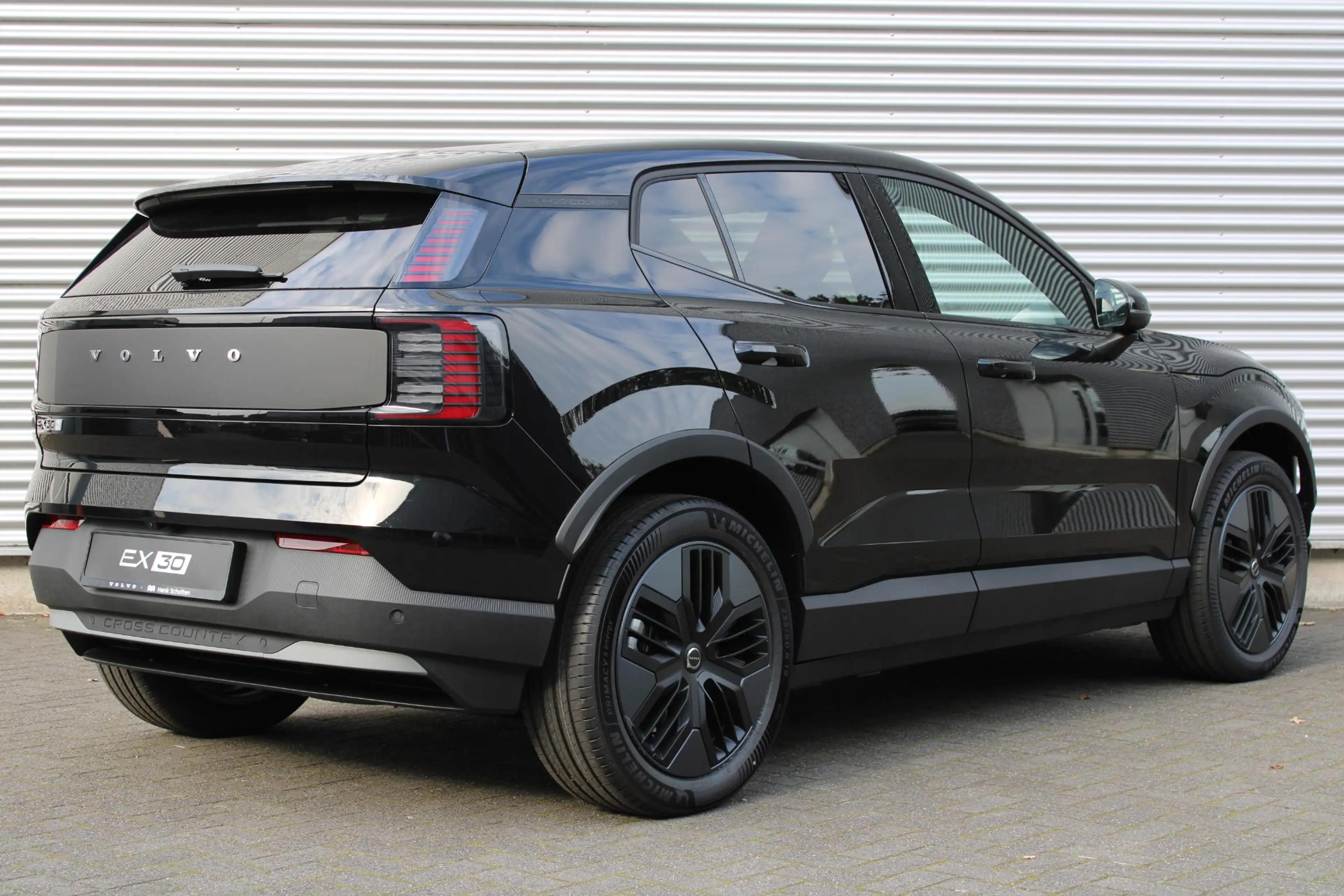 Volvo EX30 Cross Country P5 Long Range Plus Europa 69 kWh | E — photo 2