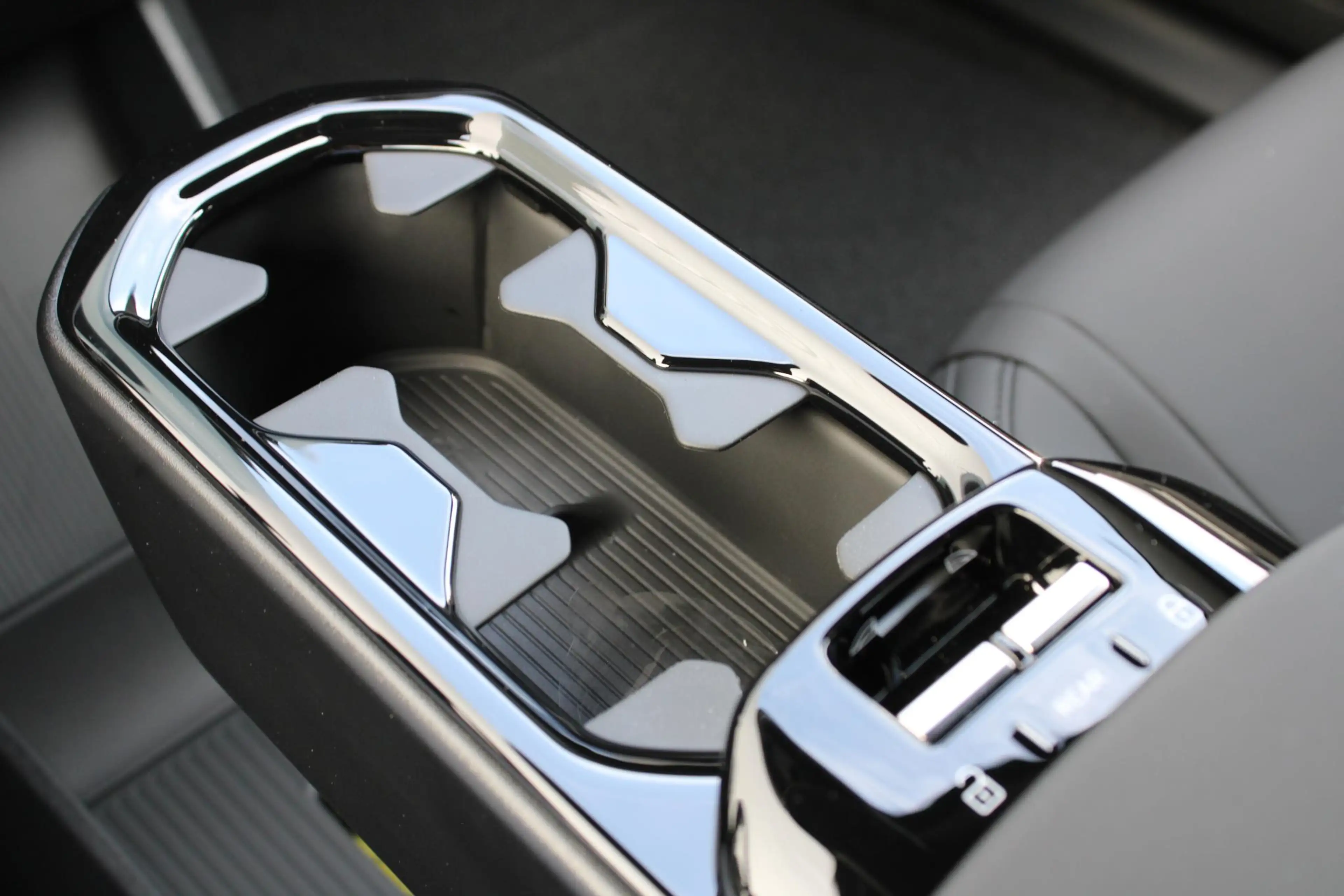 Volvo EX30 Cross Country P5 Long Range Plus Europa 69 kWh | E — photo 13