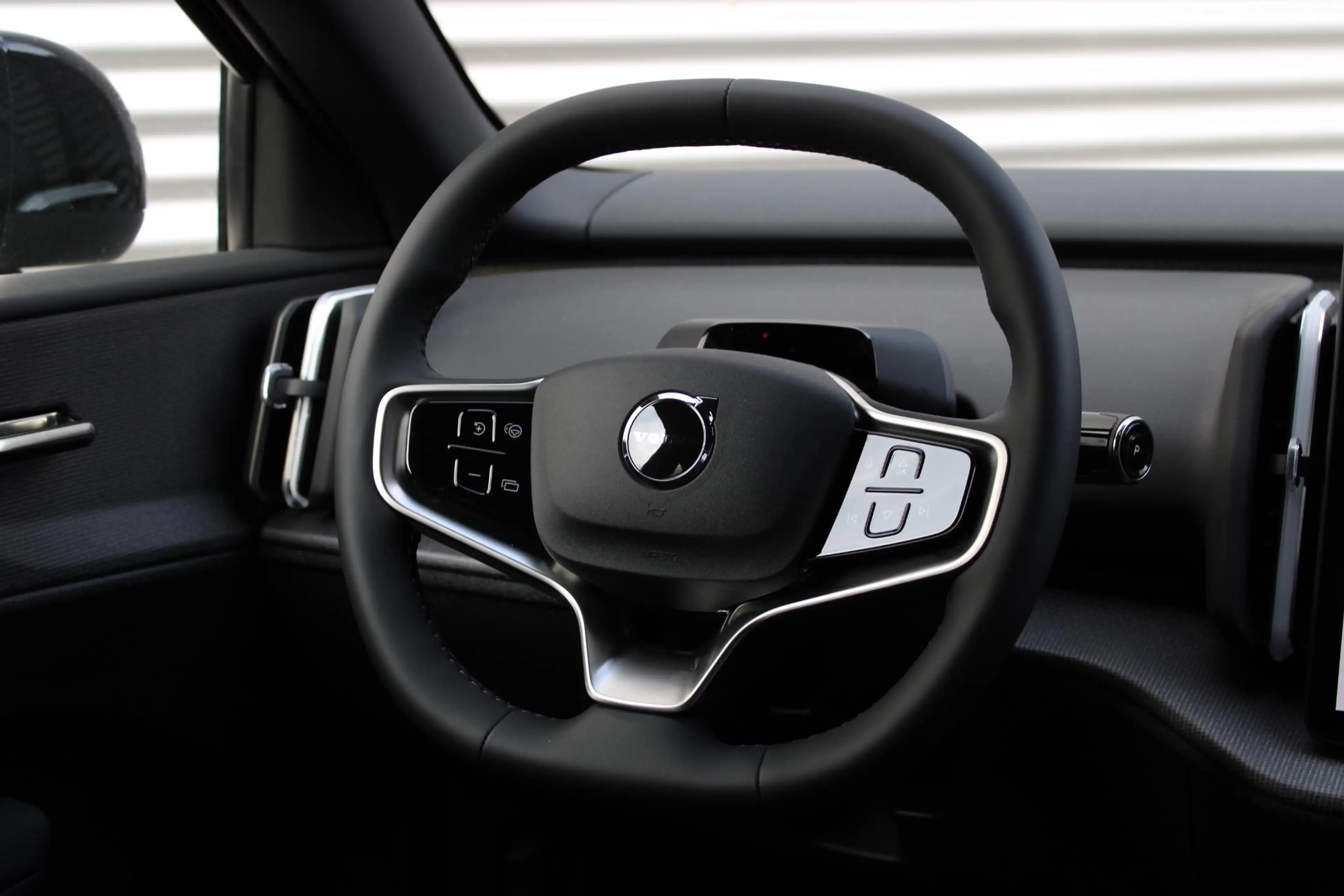 Volvo EX30 Cross Country P5 Long Range Plus Europa 69 kWh | E — photo 5