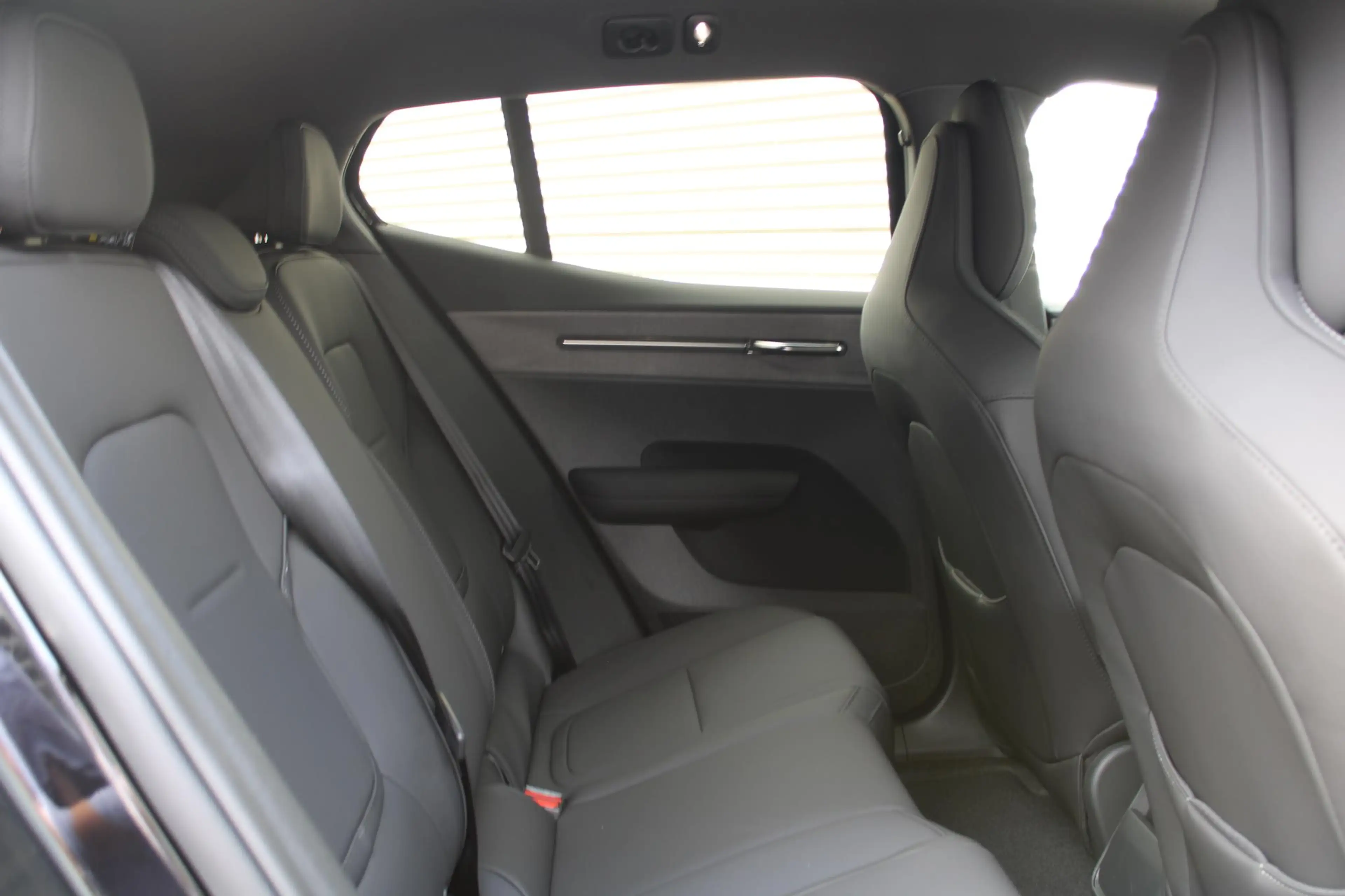 Volvo EX30 Cross Country P5 Long Range Plus Europa 69 kWh | E — photo 6