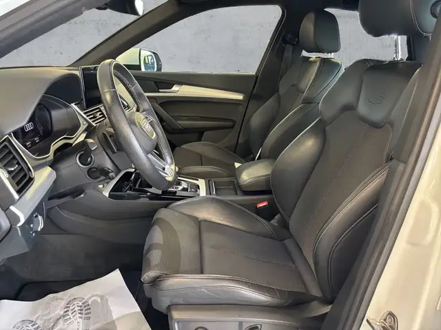 Audi Q5 view 12