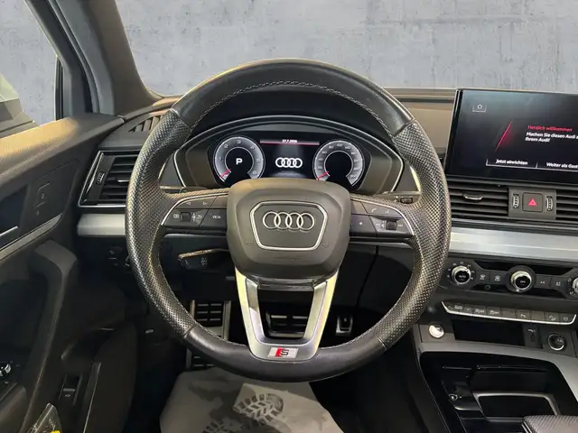Audi Q5 view 10