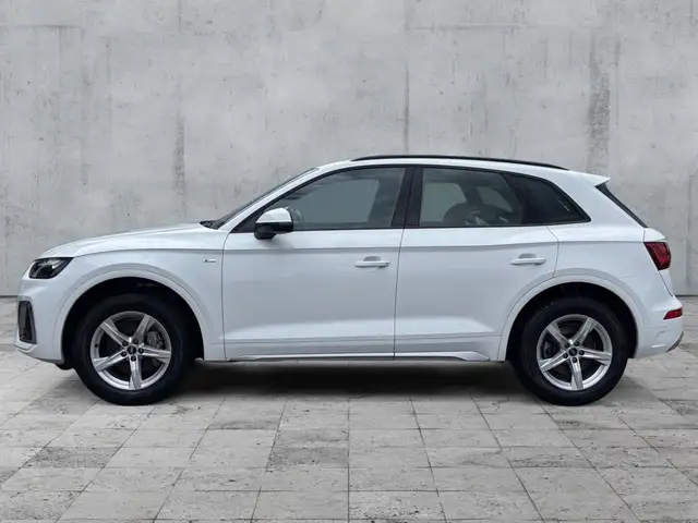 Audi Q5 view 4