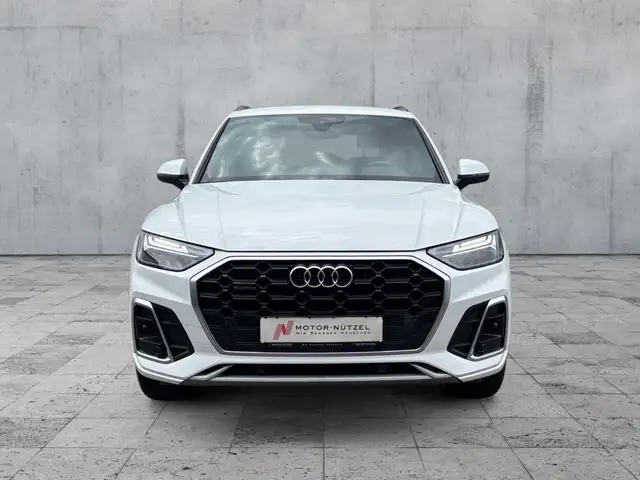 Audi Q5 view 3