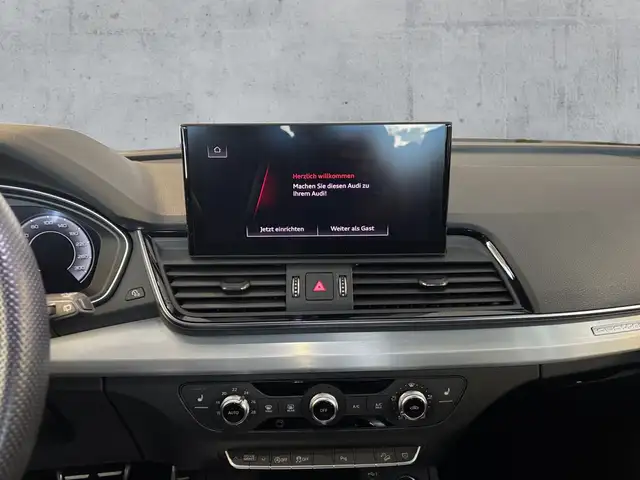 Audi Q5 view 11