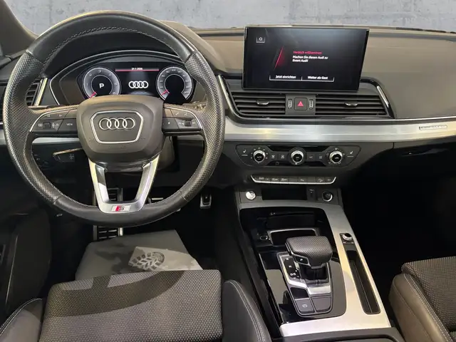 Audi Q5 view 9