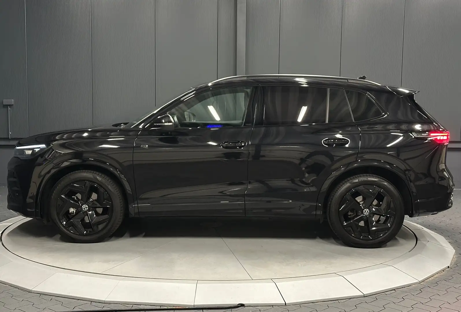 Volkswagen Tiguan 1.5 eTSI R-Line/Black Style*19Zoll*HUD*AHK*GARANTI Noir - 2