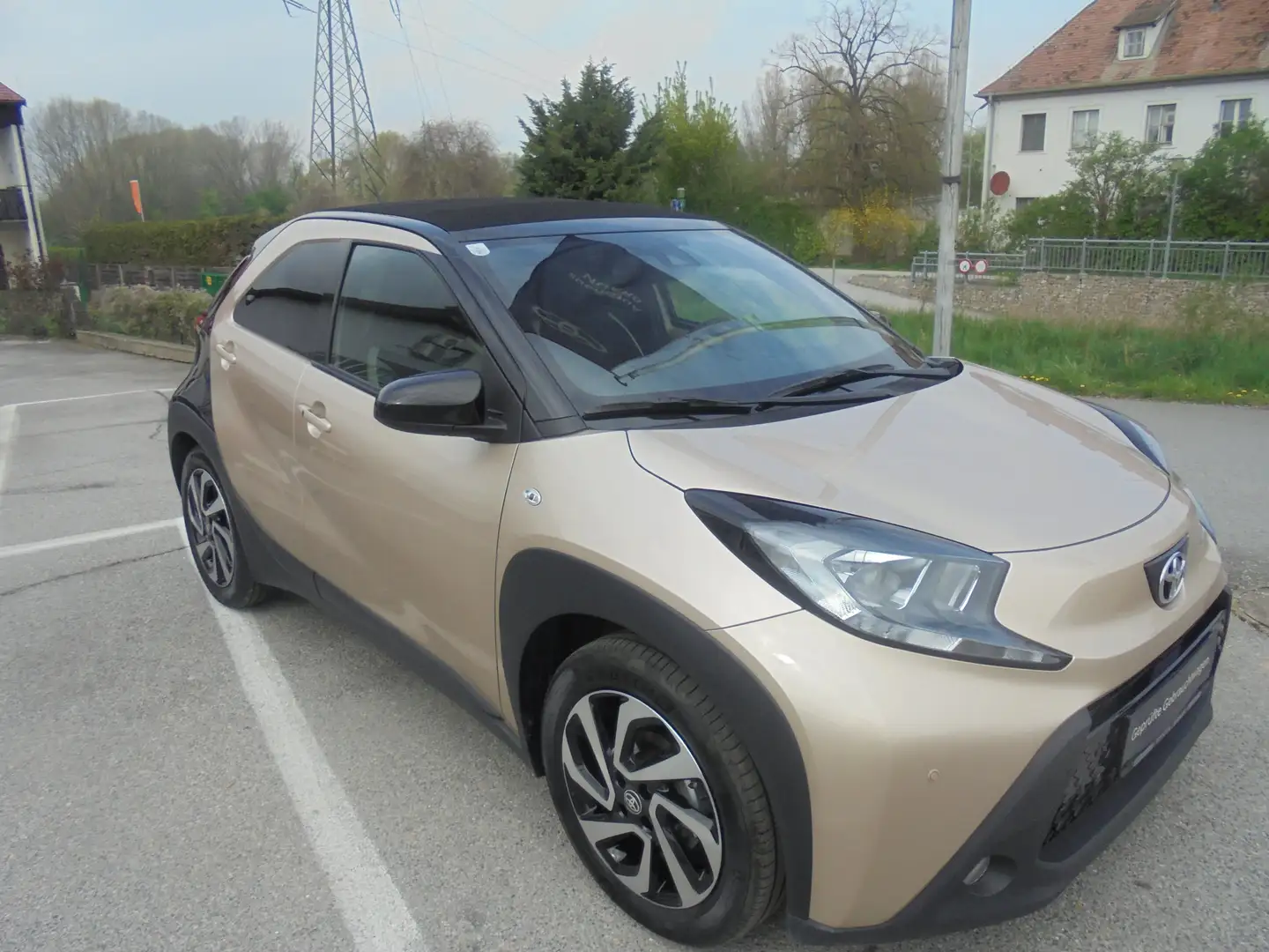 Toyota Aygo X Air Pulse Braun - 1