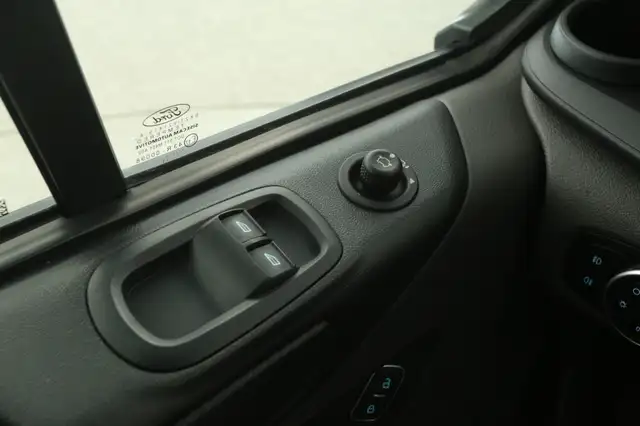 Ford Transit Custom view 20