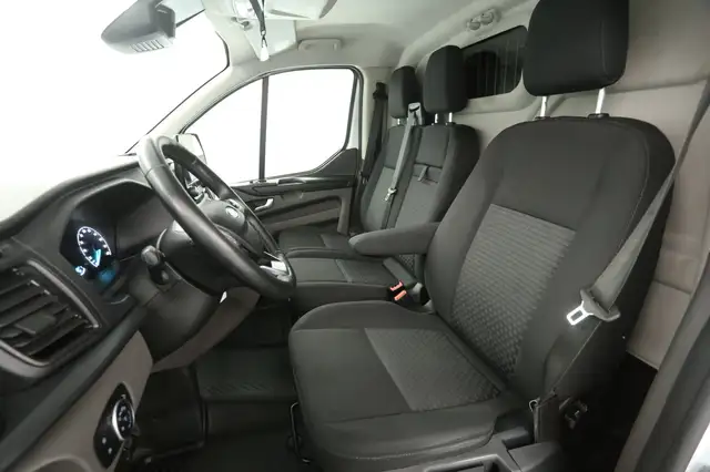 Ford Transit Custom view 9
