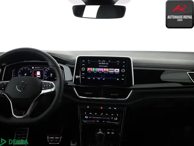 Volkswagen T-Roc view 9