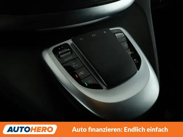 Mercedes-Benz V-Class view 24