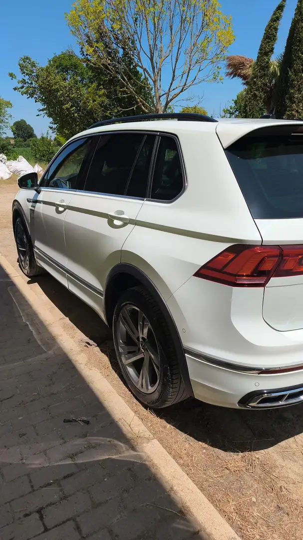 Volkswagen Tiguan Tiguan II 2021 2.0 tdi R-Line 4motion 200cv dsg Bianco - 1