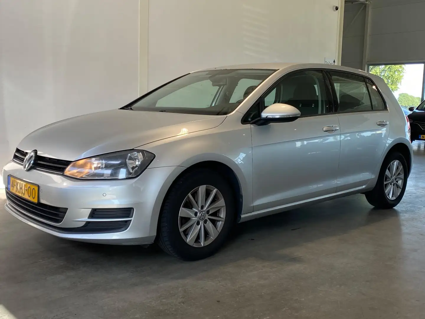 Volkswagen Golf 1.2 TSI 5drs Navi Cruise NL-auto Grijs - 1
