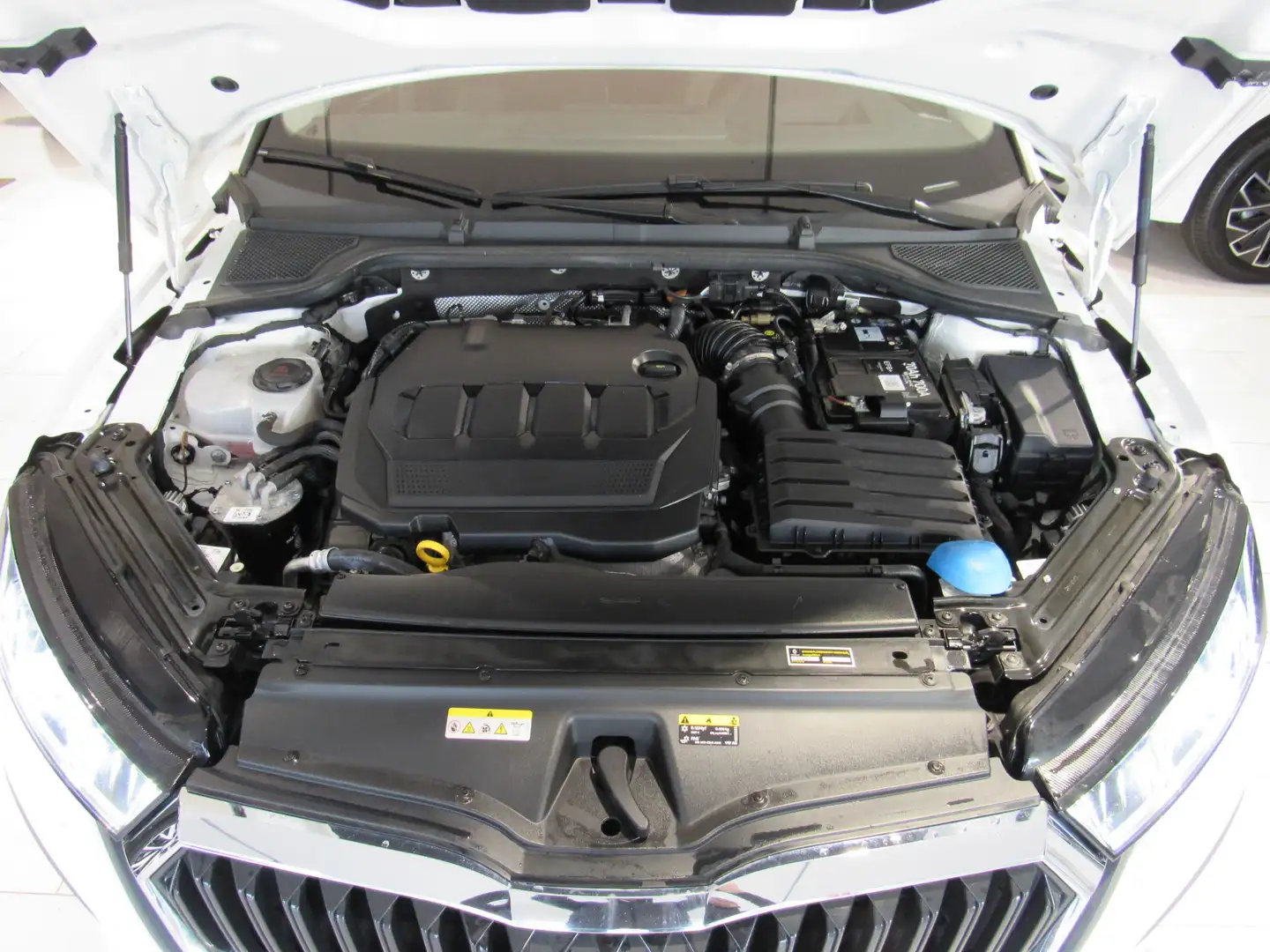 Skoda Octavia Combi (NX5) First Edition Weiß - 2