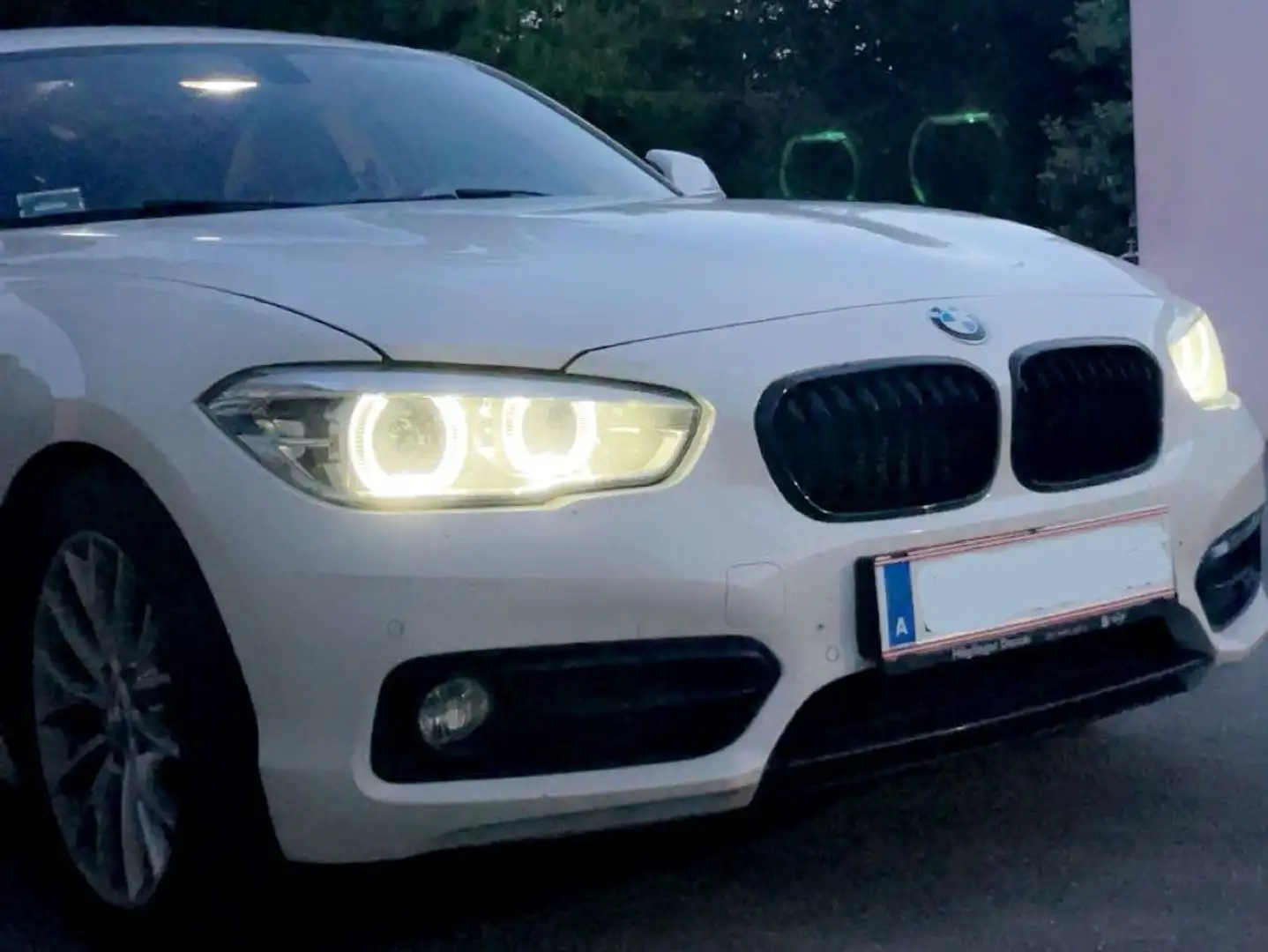 BMW 116 116d Efficient Dynamics Sport LineSport Line Weiß - 1