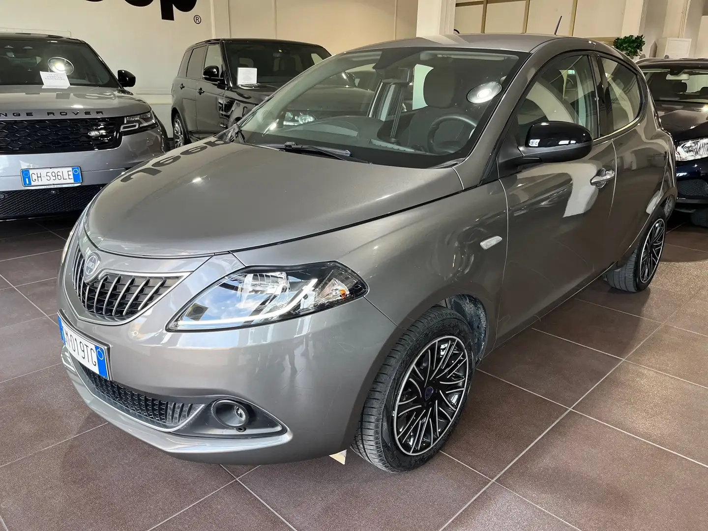 Lancia Ypsilon Ypsilon III 2021 1.0 firefly hybrid Gold Plus s Grigio - 1
