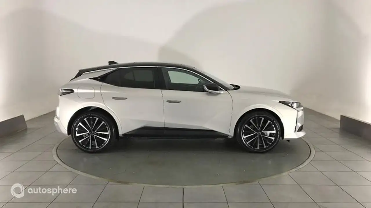 DS Automobiles N°4 2025