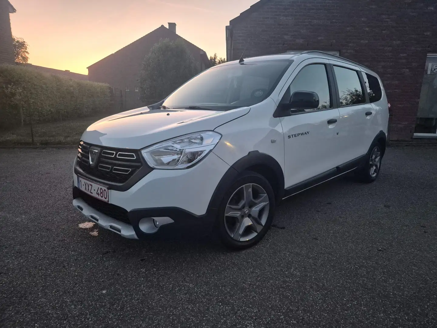 Dacia Lodgy Lodgy Stepway 1.3 TCe Anniversary GPF 7pl. (EU6.2) Wit - 2