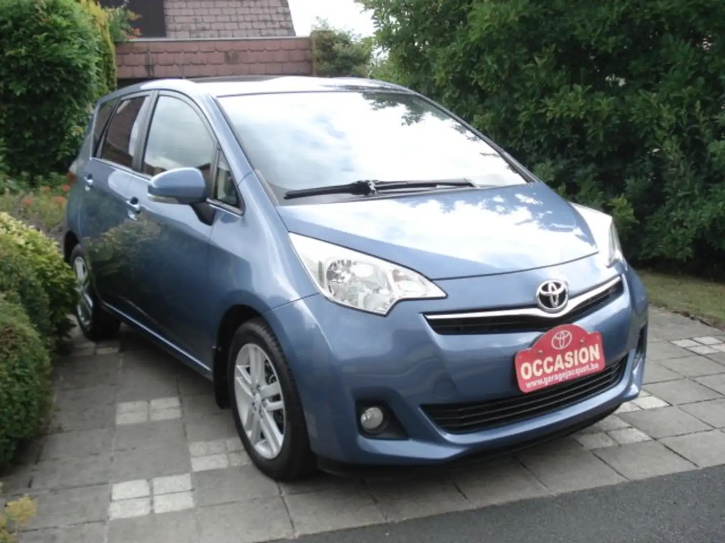 Toyota Verso-S Verso S 1.33 VVT-i Skyview Multidrive S Blauw - 1