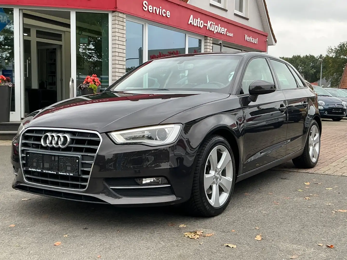 Audi A3 Sportback ultra NAVI SHZ BT Allwetter Braun - 1
