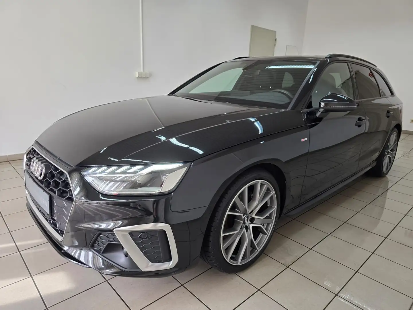 Audi A4 Avant 35 TFSI S Line LED Virtual Panorama 19" Schwarz - 1
