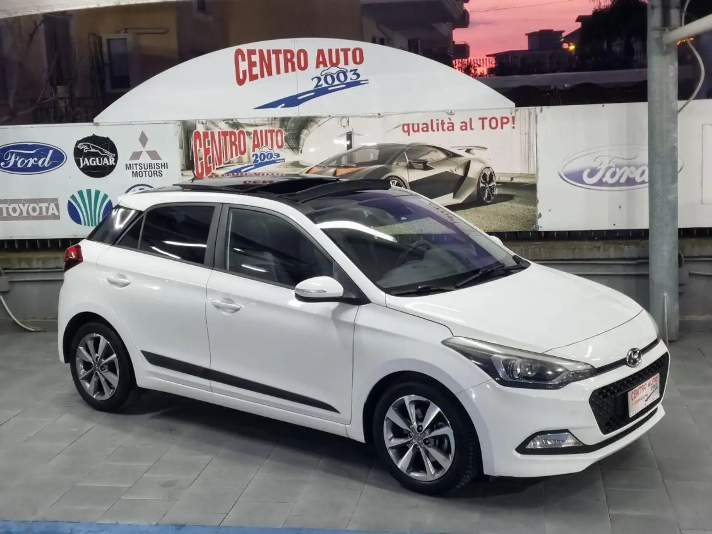 Hyundai i20 1.1 CRDi 12V 5p. Style Blanc - 1