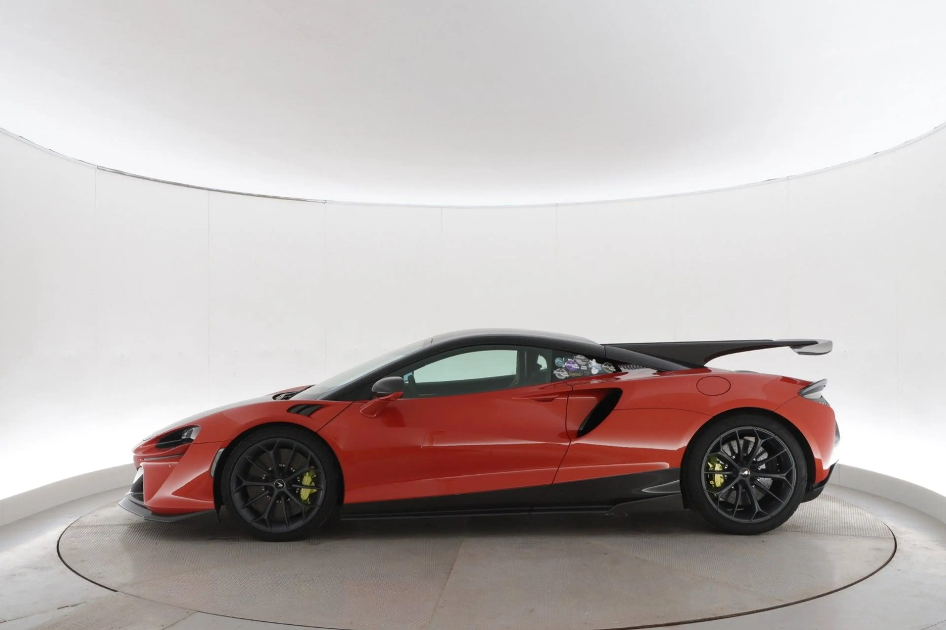 McLaren Artura Novitec Carbon 700Hp — photo 2