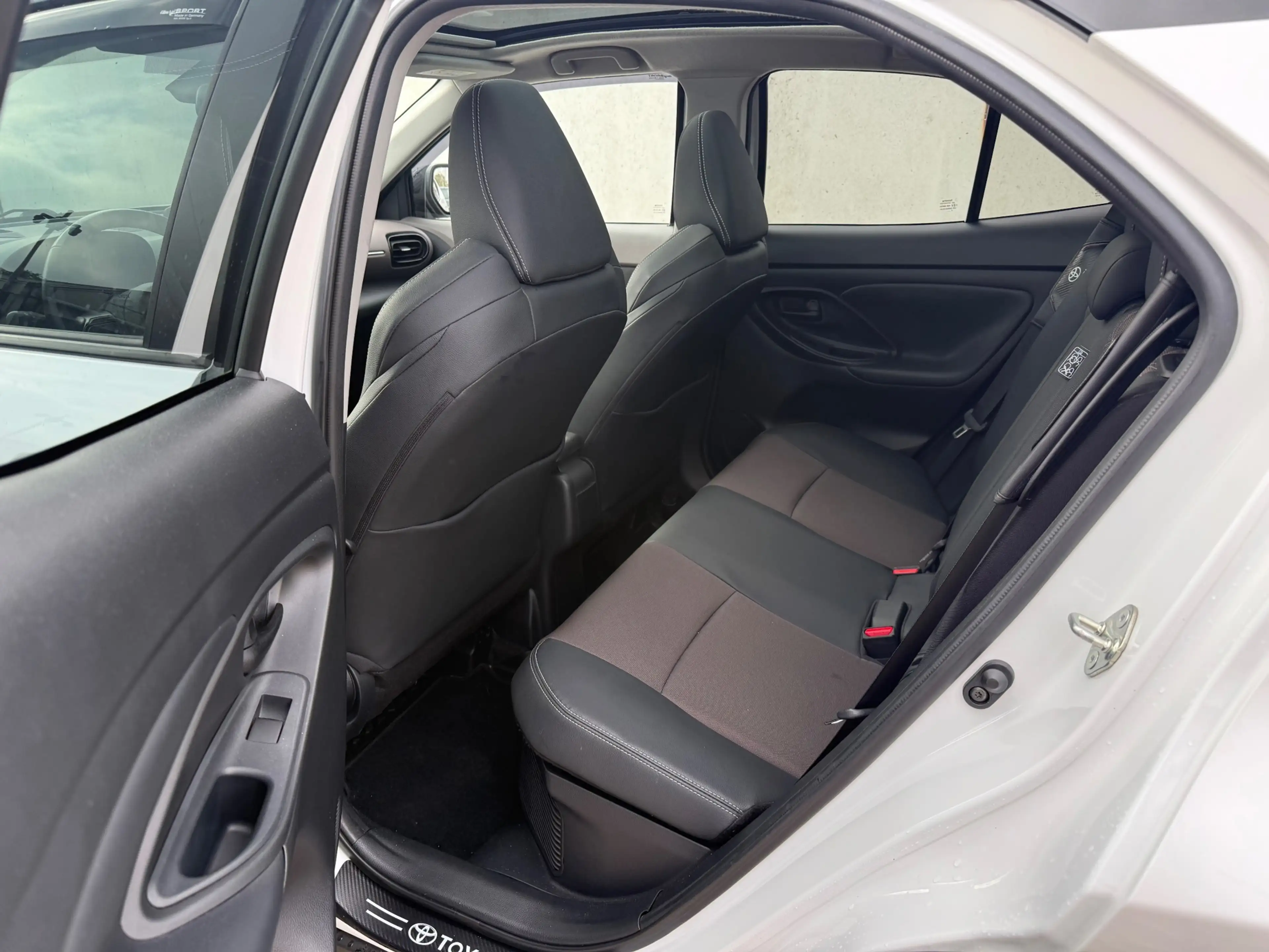Toyota Yaris Cross 1.5 Hybrid /ADVENTURE/4X4/PANO/HEADUP DISPLAY/STUU — photo 13
