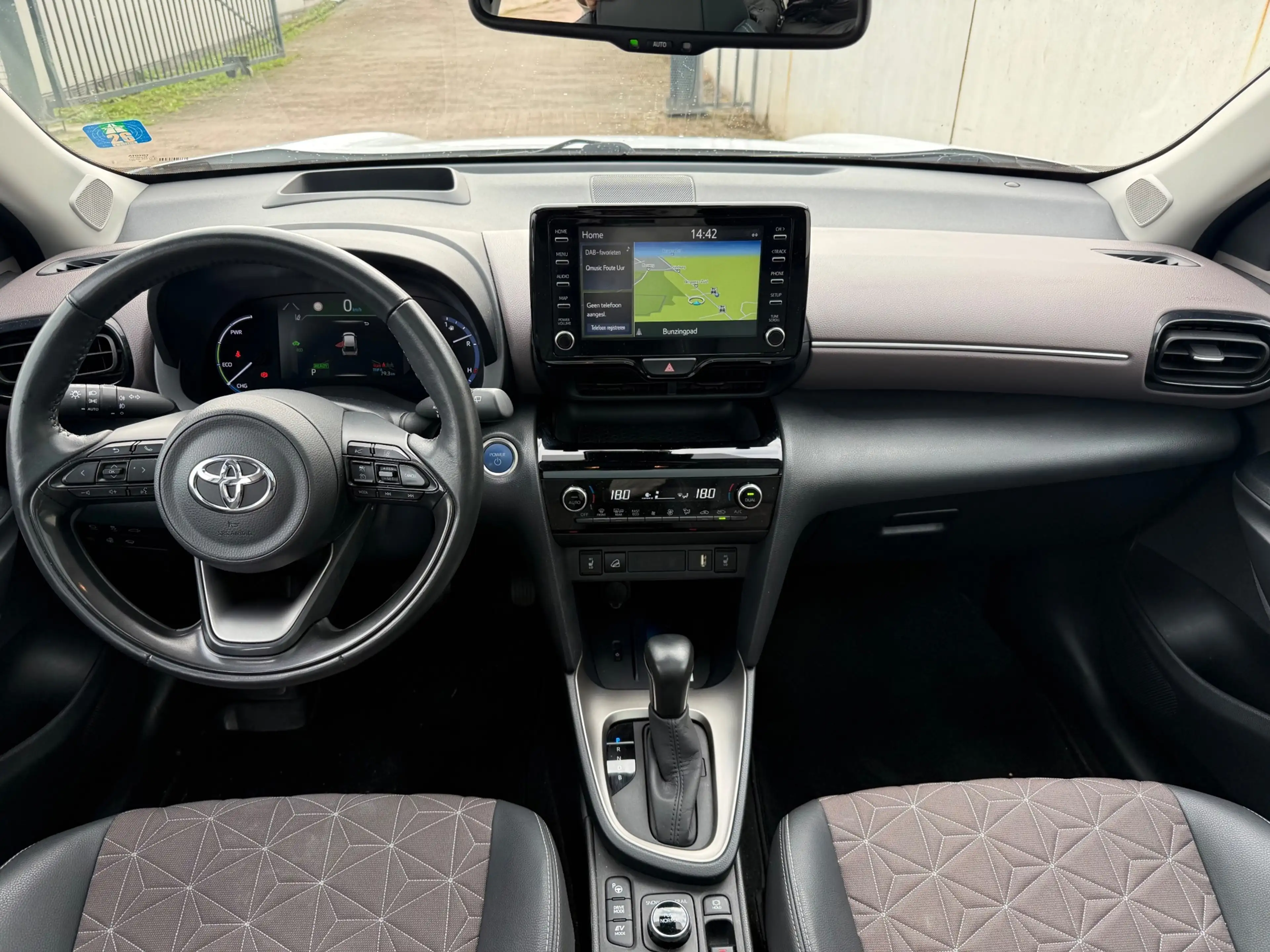 Toyota Yaris Cross 1.5 Hybrid /ADVENTURE/4X4/PANO/HEADUP DISPLAY/STUU — photo 14