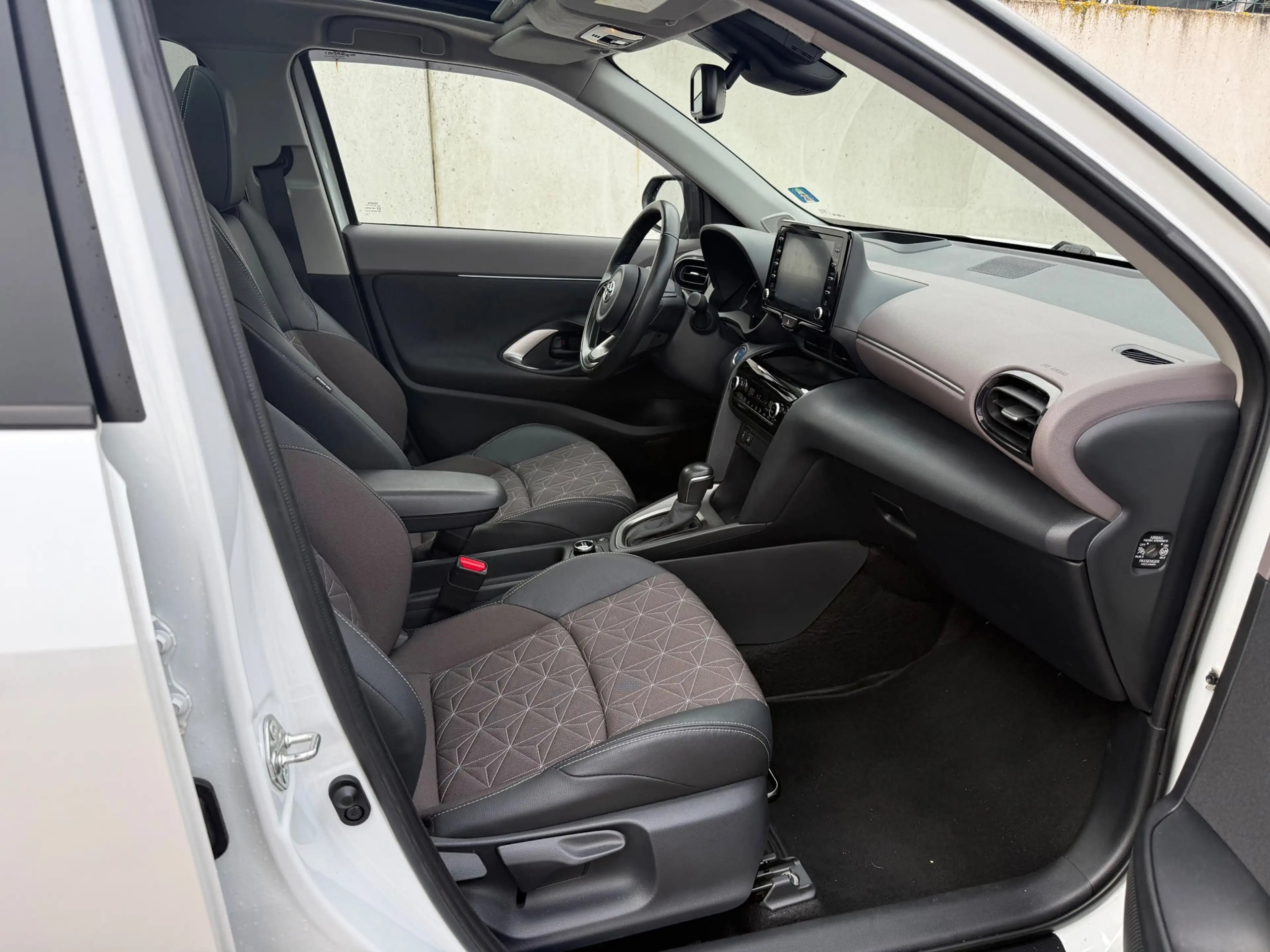 Toyota Yaris Cross 1.5 Hybrid /ADVENTURE/4X4/PANO/HEADUP DISPLAY/STUU — photo 15