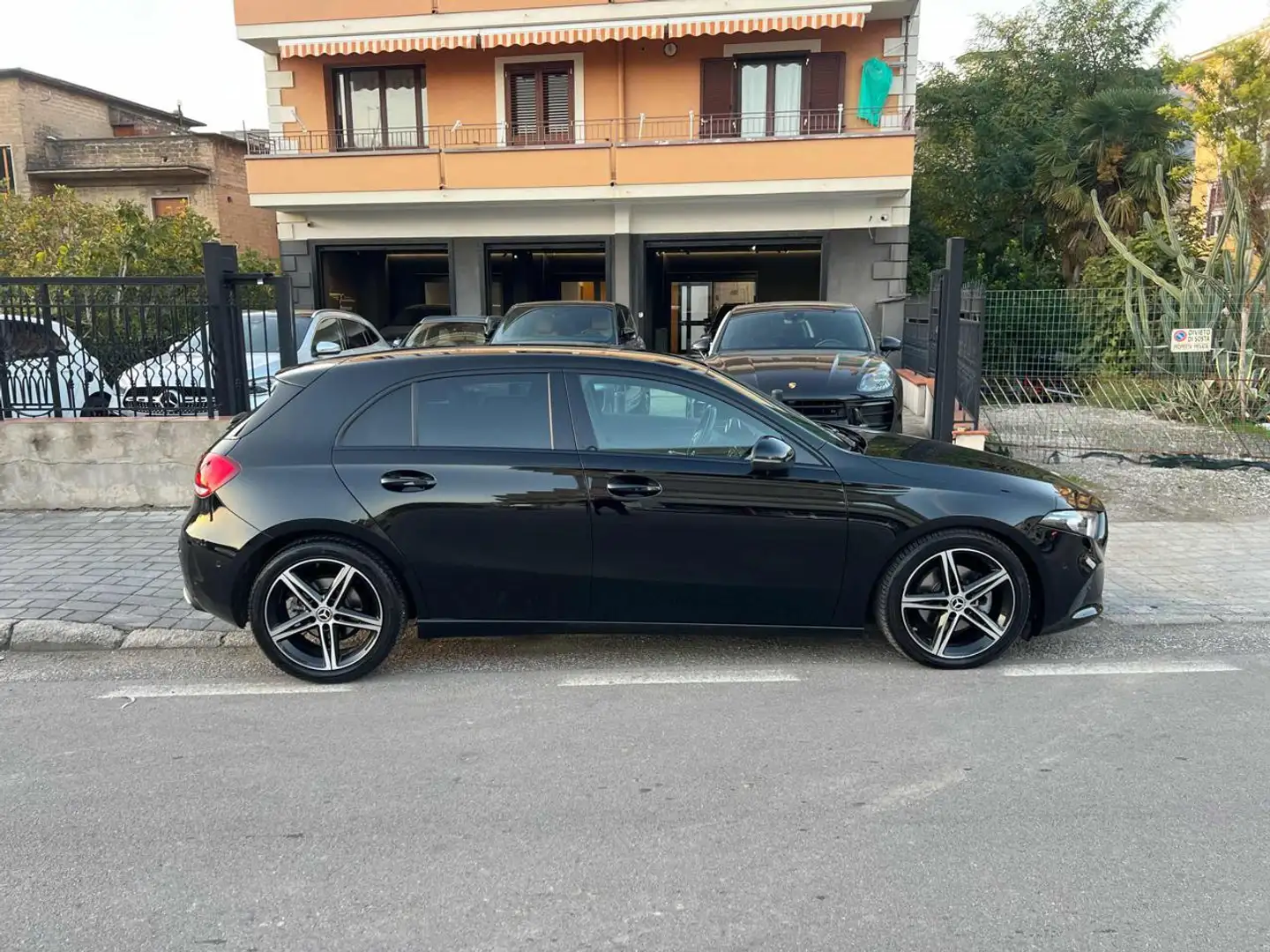 Mercedes-Benz A 200 d Auto Sport Night Edition Noir - 2