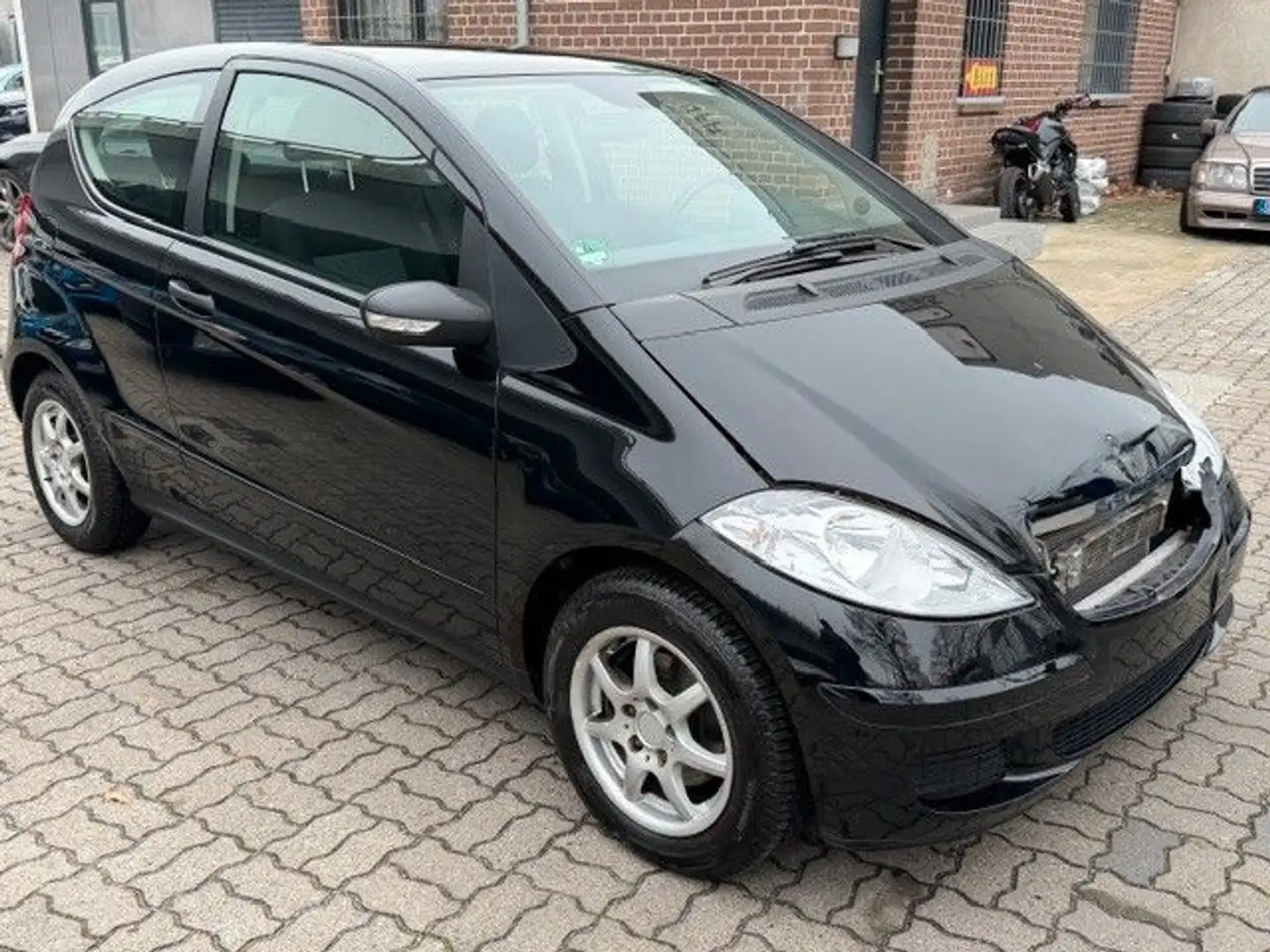 Mercedes-Benz A 170 Automatik Klima 1.Hd/erst 73tkm original Schwarz - 1