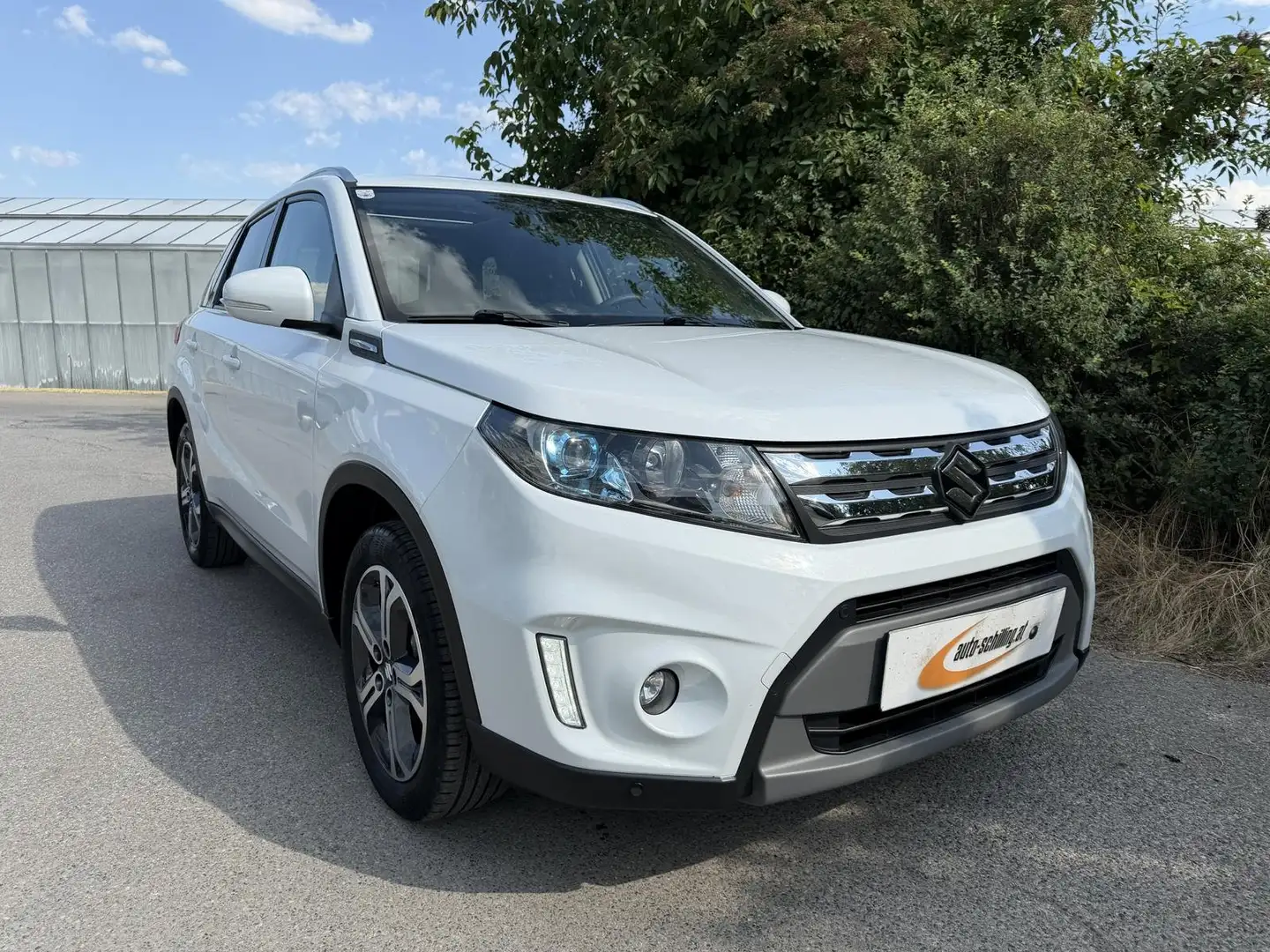 Suzuki Vitara 1.6 VVT 4x4 Panorama LED Kamera Navi 1.Besitz Weiß - 1