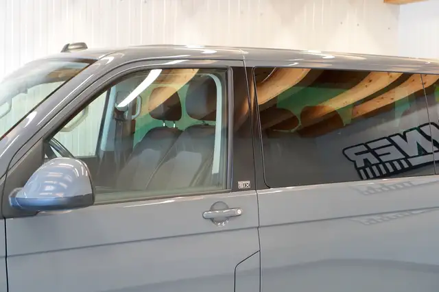 Volkswagen Multivan view 12