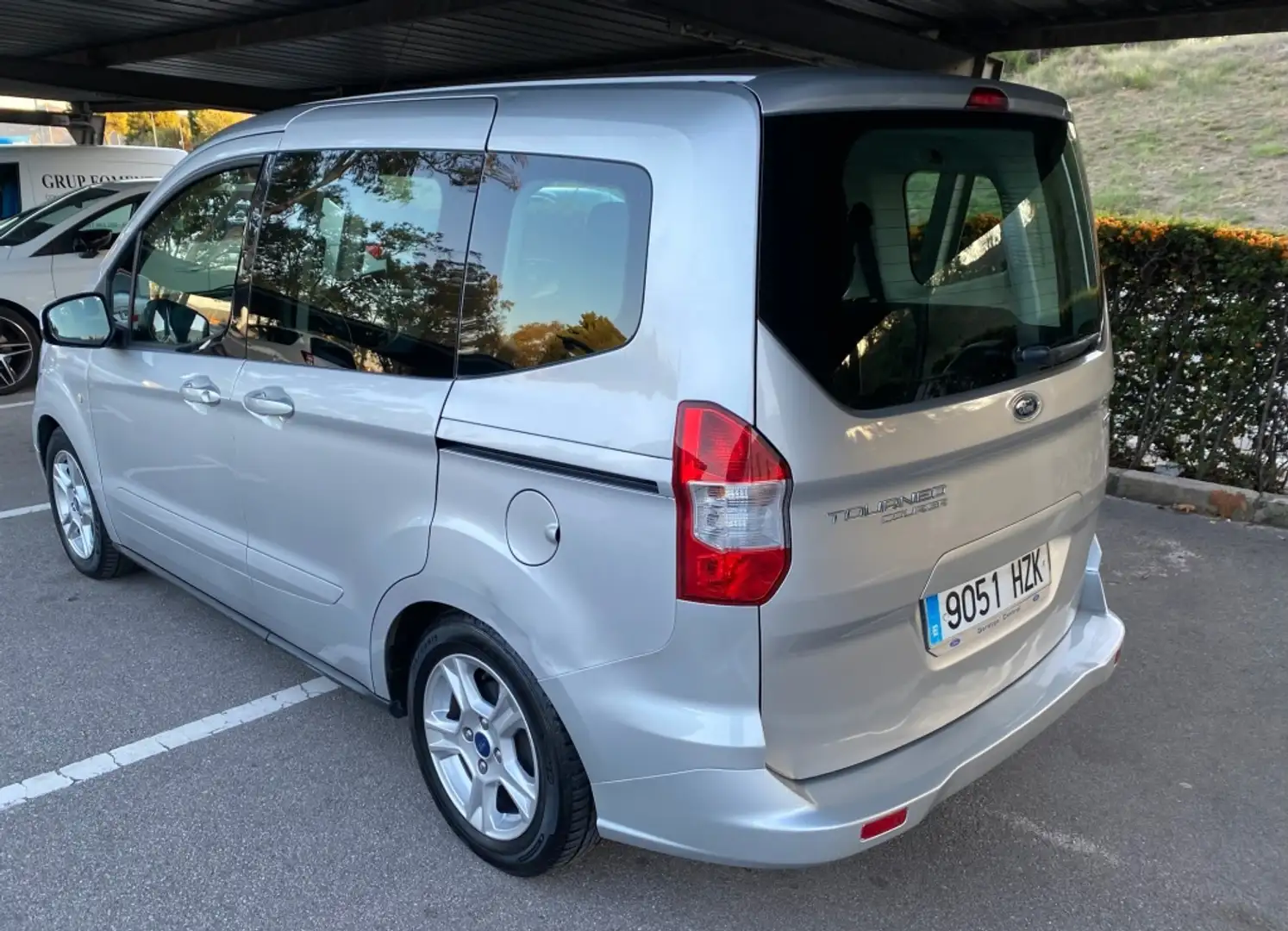 Ford Tourneo Courier 1.0 Ecoboost Trend Gris - 2
