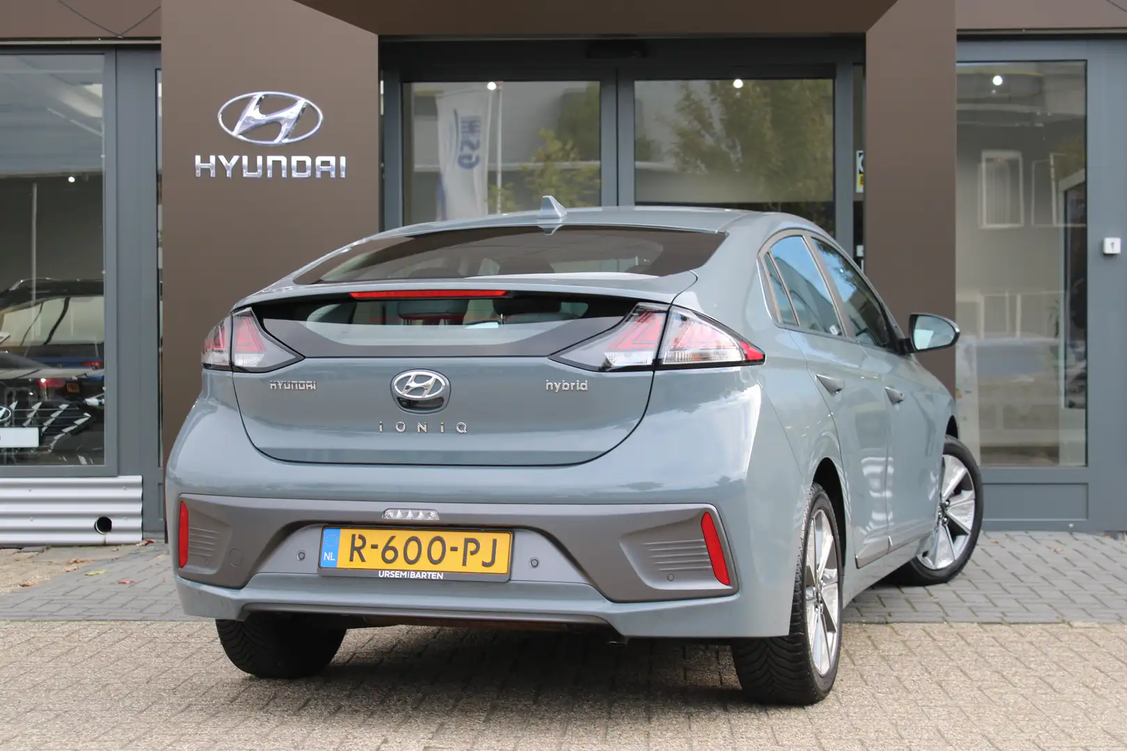 Hyundai IONIQ 1.6 GDi Comfort 140pk HEV Automaat | Navigatie | K Gris - 2