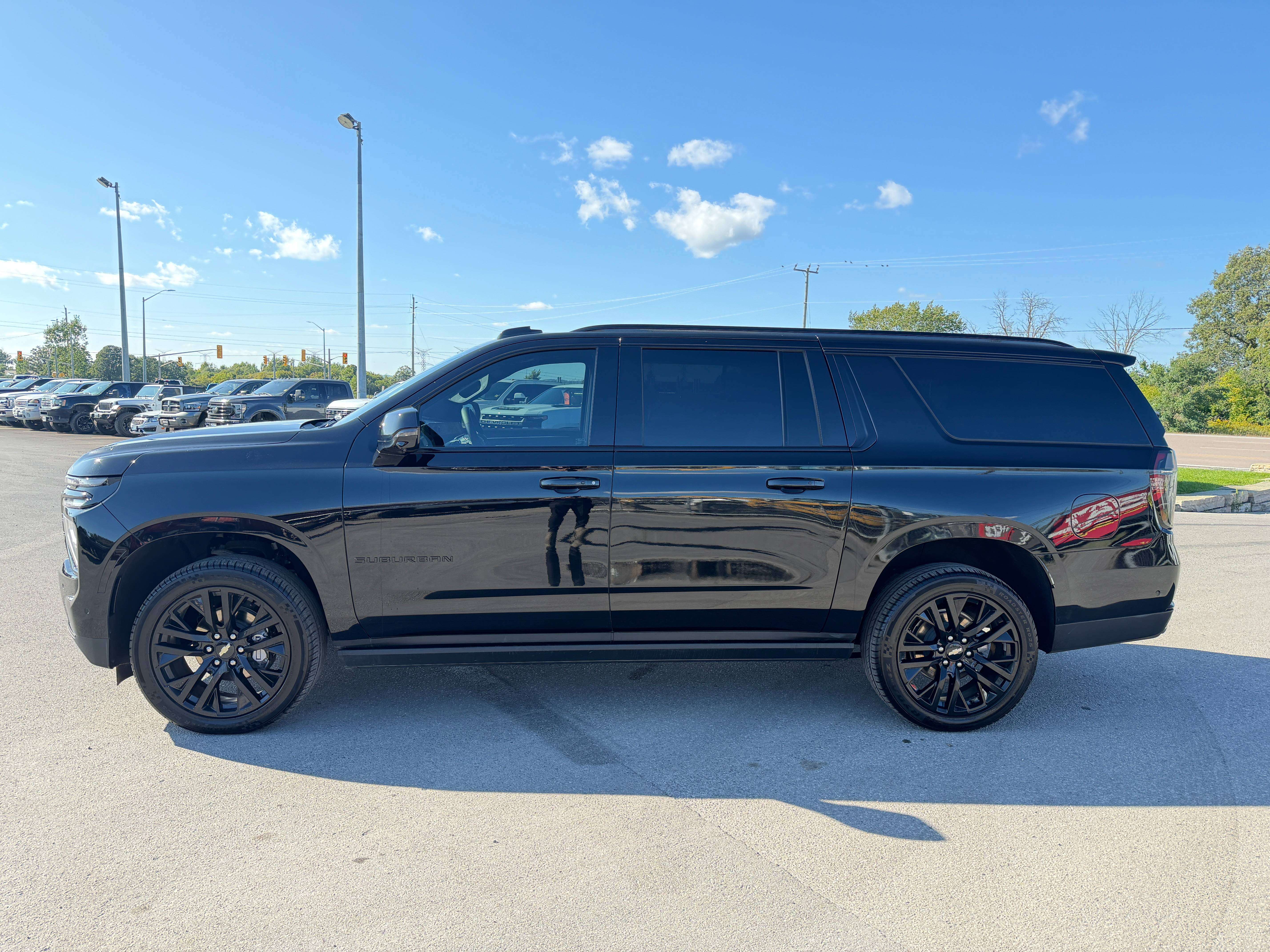 2025 Chevrolet Suburban Premier — снимка 1