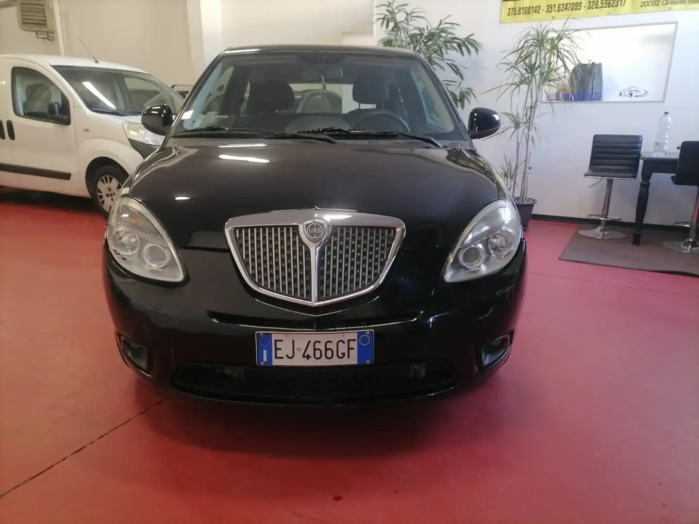 Lancia Ypsilon 1.2 69 CV Platinum Zwart - 2