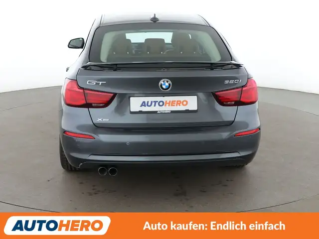 BMW 3 Series view 5