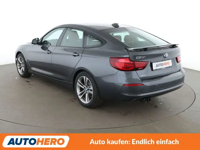 BMW 3 Series view 4
