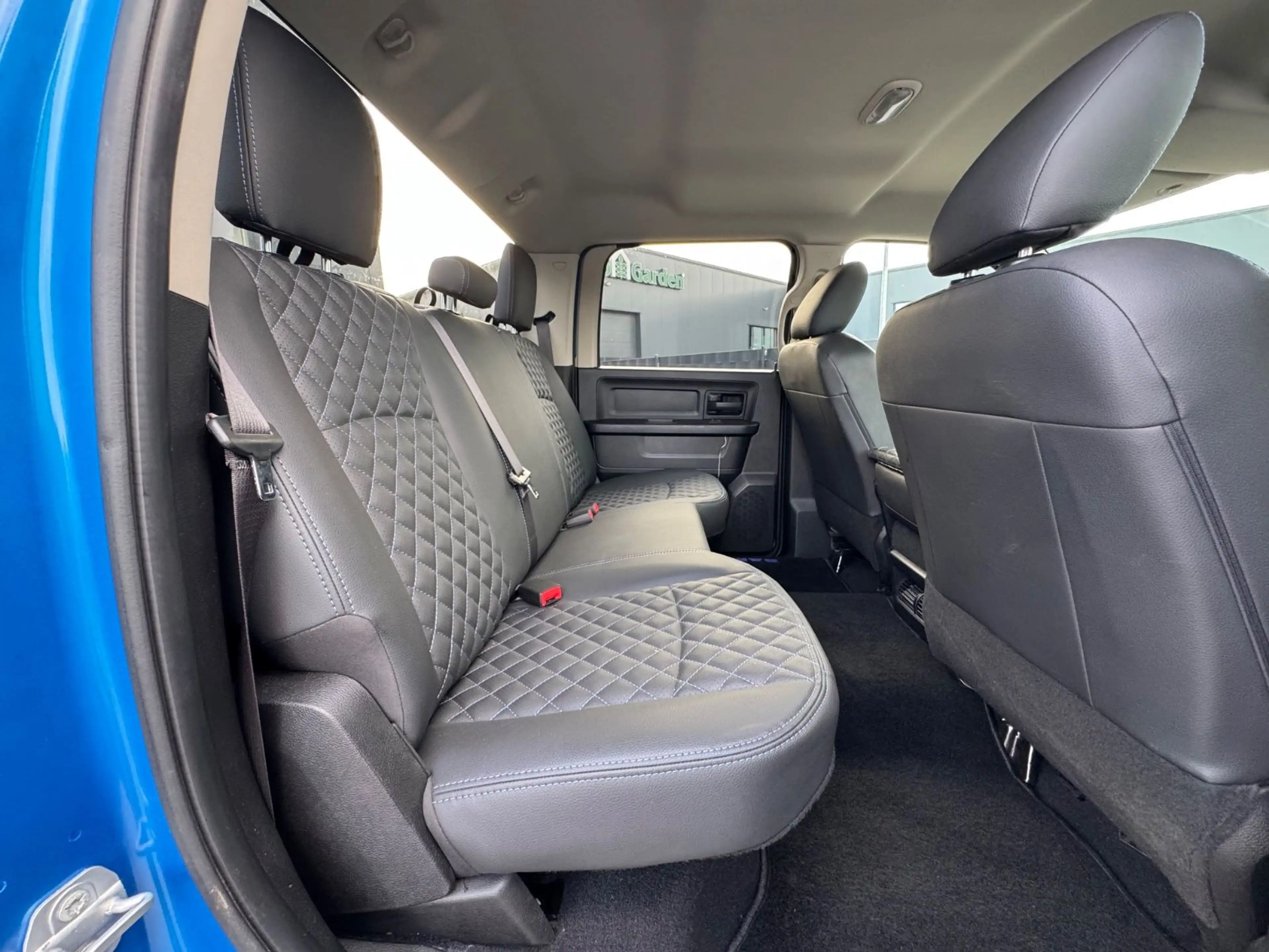 Dodge RAM 1500 — photo 16
