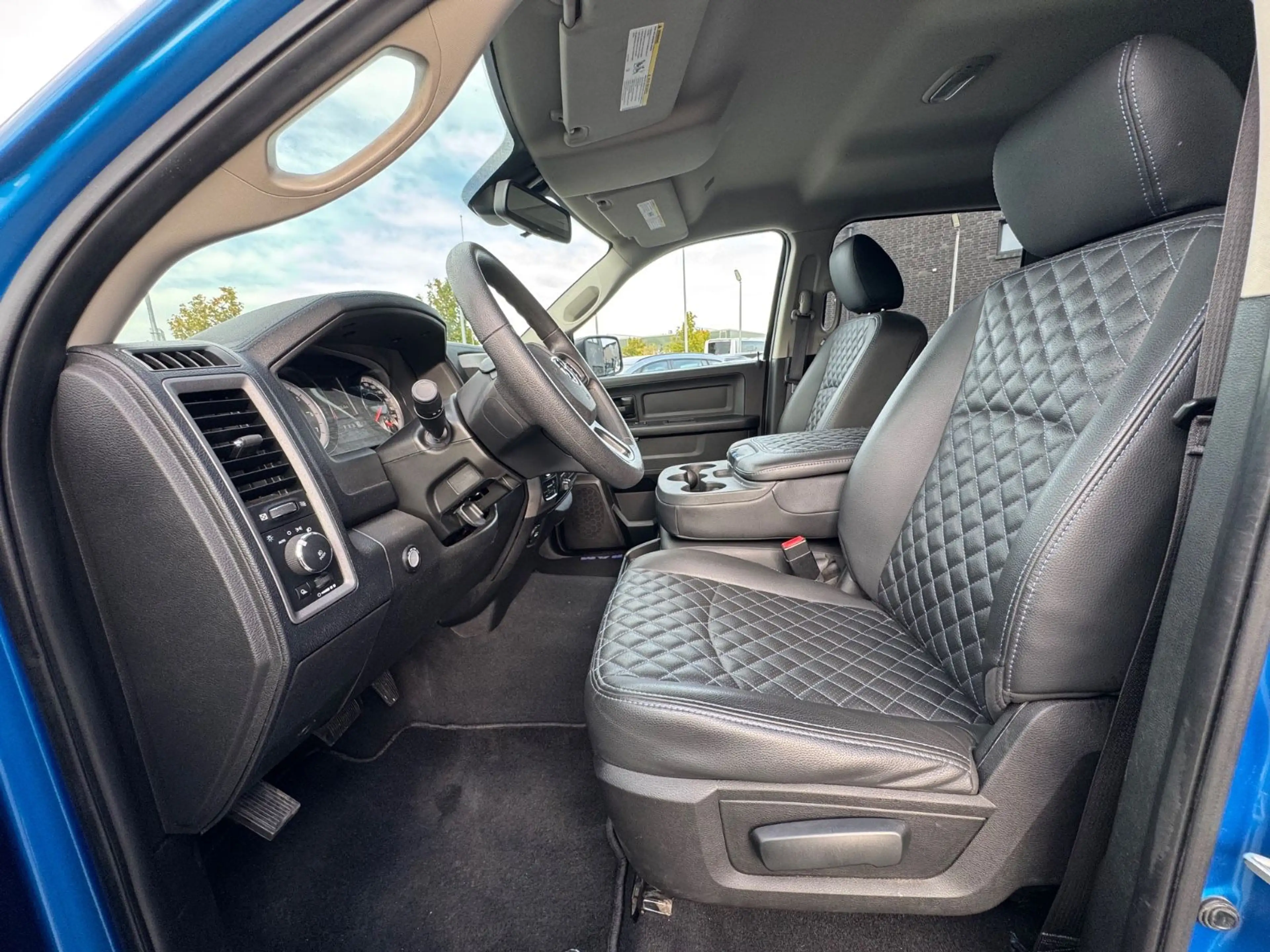 Dodge RAM 1500 — photo 11
