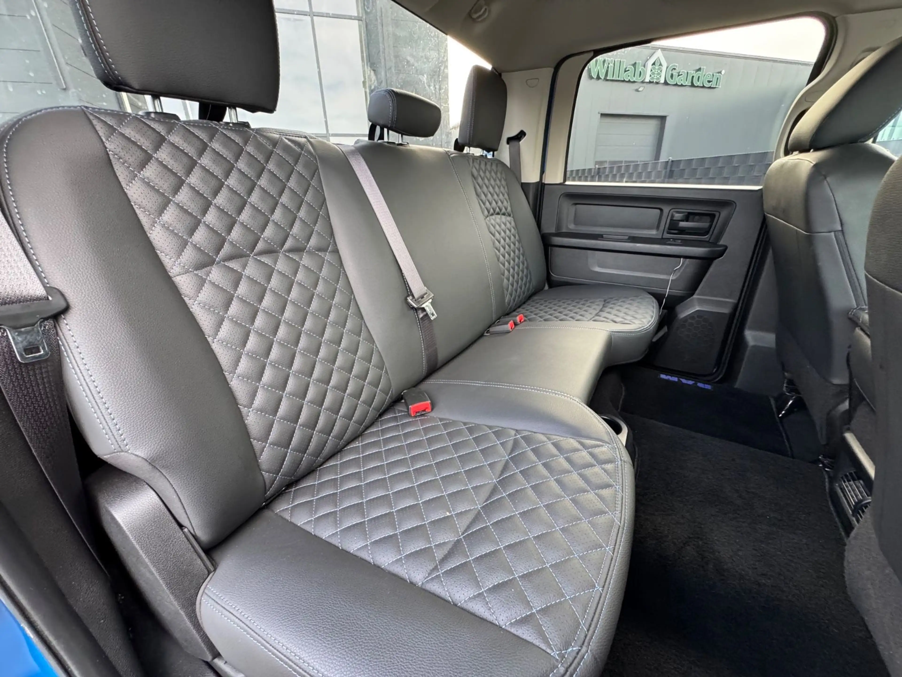 Dodge RAM 1500 — photo 17