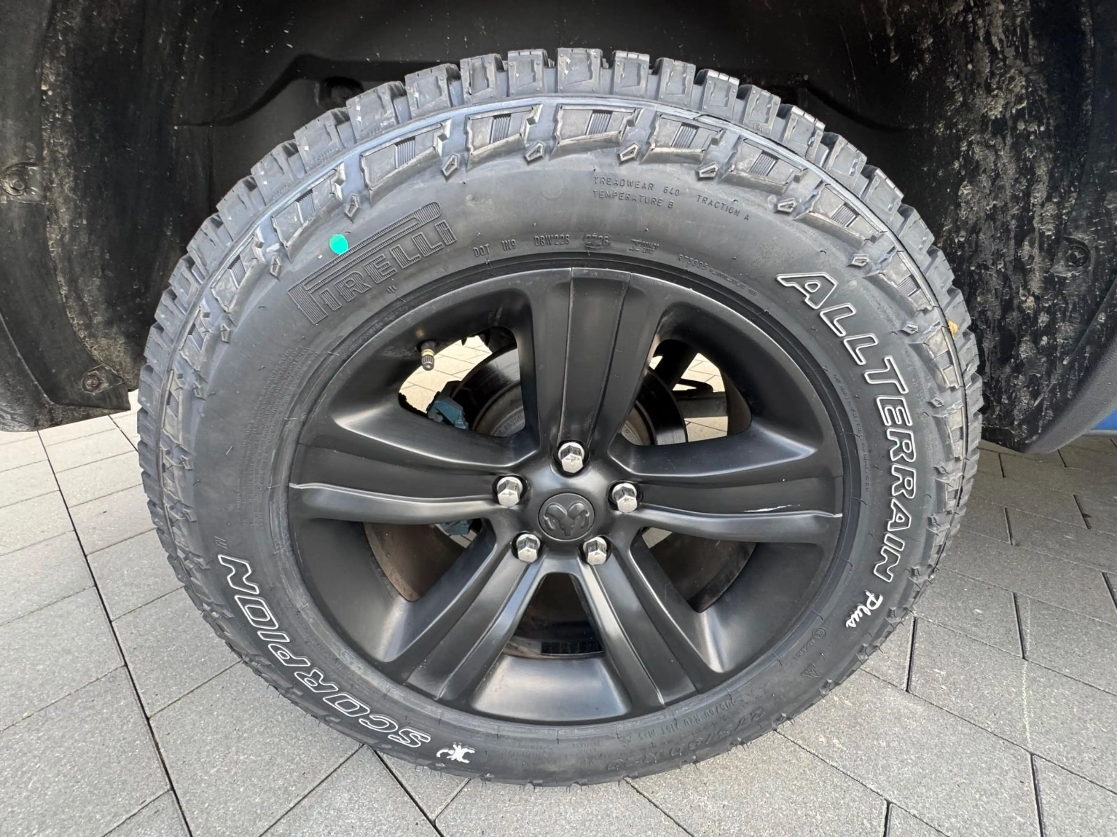 Dodge RAM 1500 — photo 19