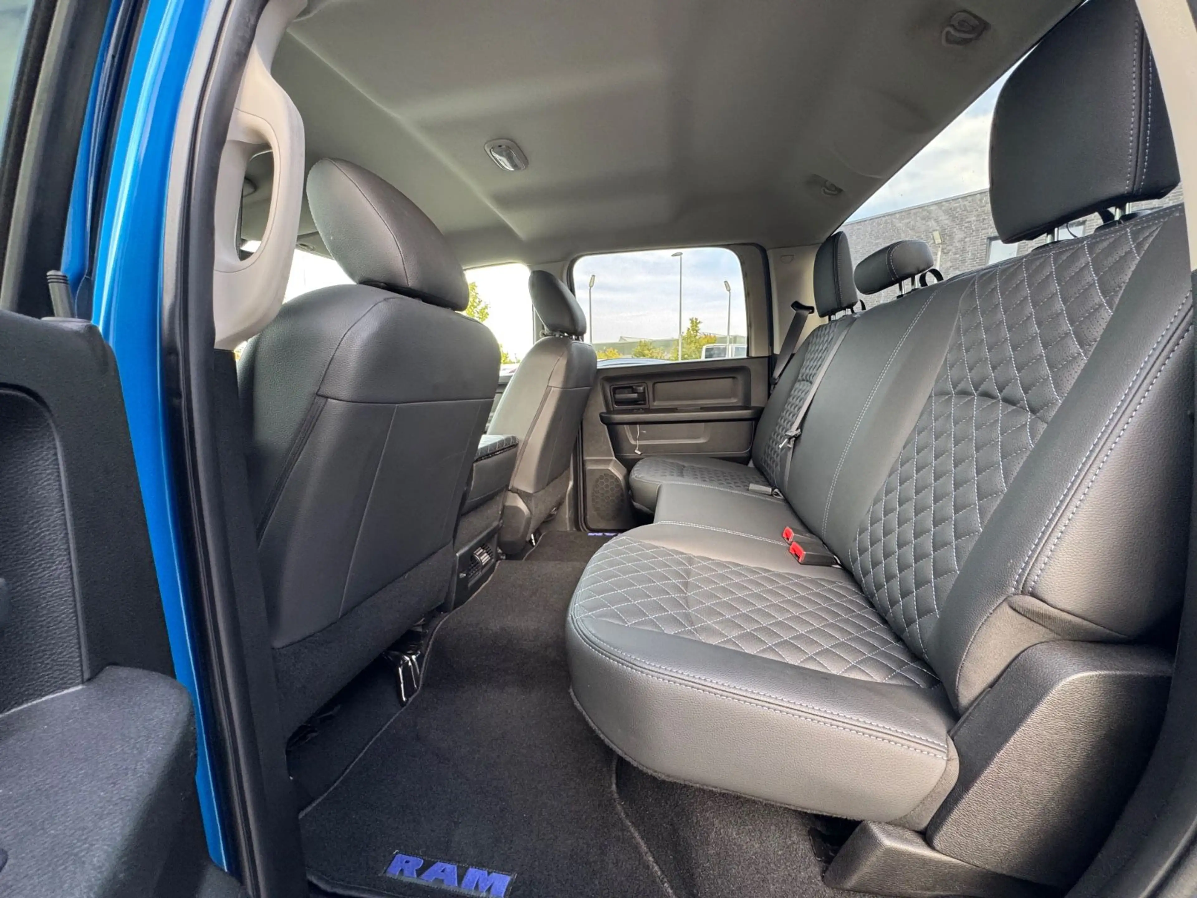 Dodge RAM 1500 — photo 14